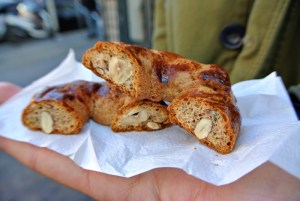 アーモンド　お菓子　茶色