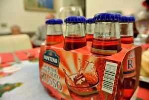 飲み物　赤　細部