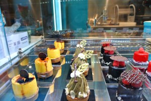 ケーキ　形　味