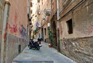 vicolo motorino nero