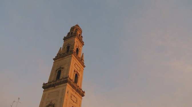 campanile cielo azzurro