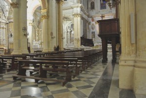 colonne chiesa pavimento