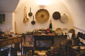 cucina pentole tavolo