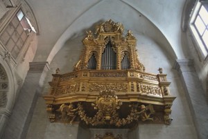 organo oro finestra