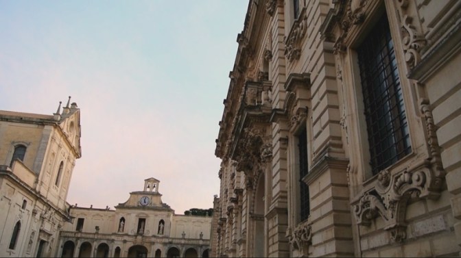 palazzo bianco cielo