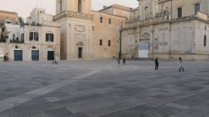 piazza palazzo persone