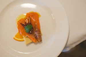 salmone arancia piatto
