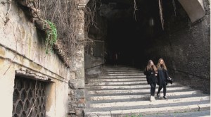 tunnel scale ragazze