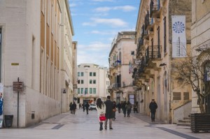 strada cielo azzurro
