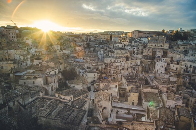 tramonto città case