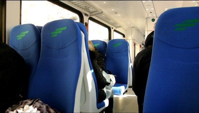 treno sedili persone