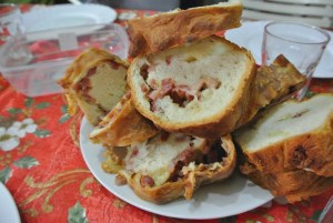 casatiello tovaglia piatto