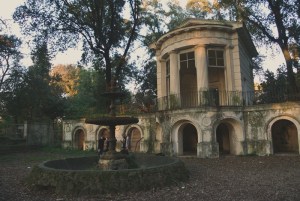 fontana casa degrado