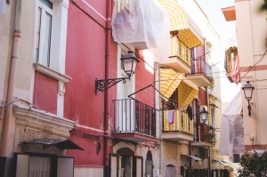 rosso palazzo balcone