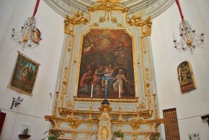 chiesa altare oro