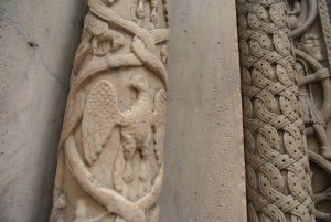 colonna intagli