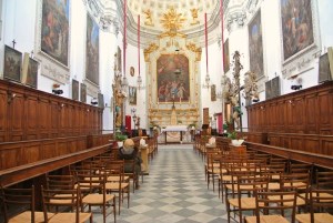 chiesa sedie interno